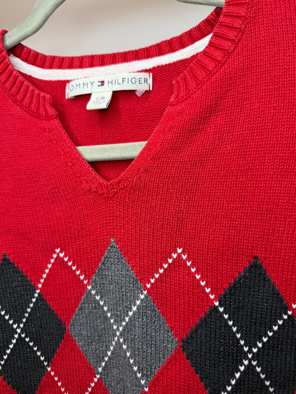 Womens Tommy Hilfiger V-neck Argyle Diamond Pattern Sweater - 5 for $25 - Picture 2 of 4